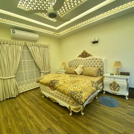 Continental Boutique House Bed & Breakfast Исламабад Екстериор снимка