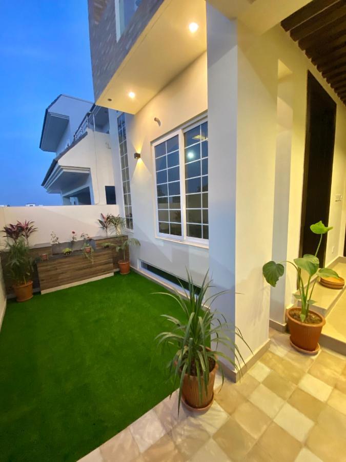 Continental Boutique House Bed & Breakfast Исламабад Екстериор снимка