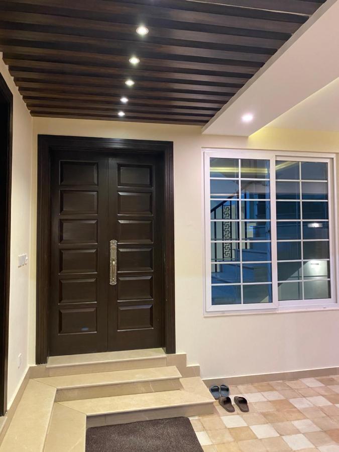 Continental Boutique House Bed & Breakfast Исламабад Екстериор снимка