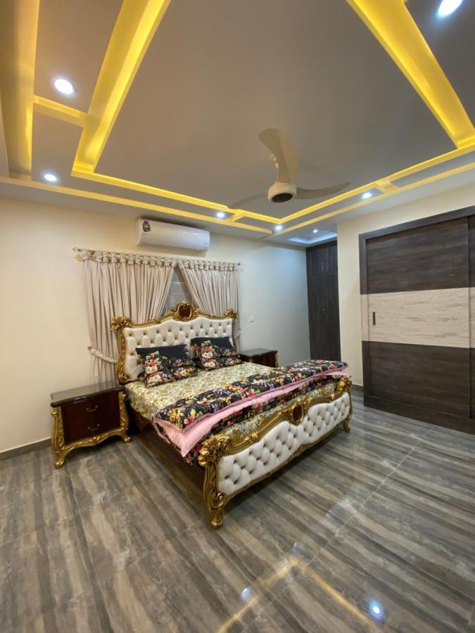 Continental Boutique House Bed & Breakfast Исламабад Екстериор снимка