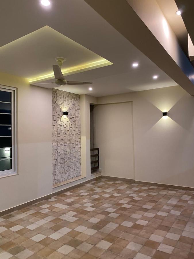 Continental Boutique House Bed & Breakfast Исламабад Екстериор снимка