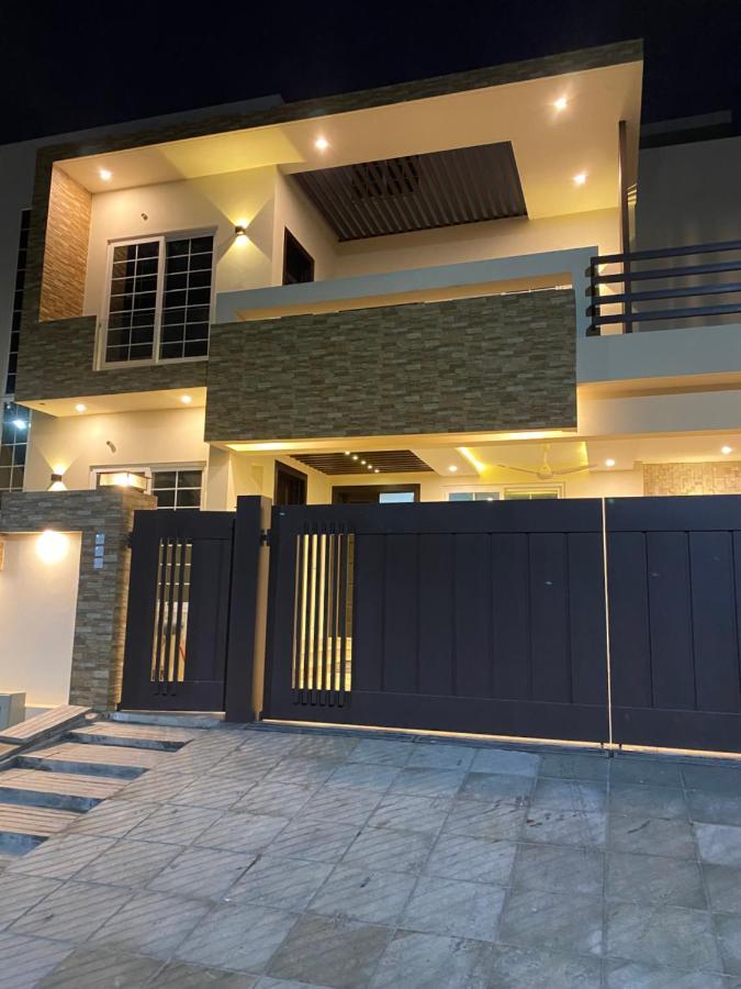 Continental Boutique House Bed & Breakfast Исламабад Екстериор снимка