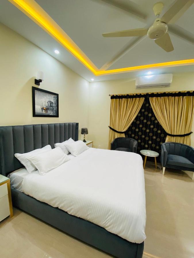 Continental Boutique House Bed & Breakfast Исламабад Екстериор снимка