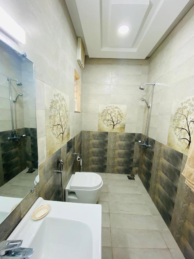 Continental Boutique House Bed & Breakfast Исламабад Екстериор снимка