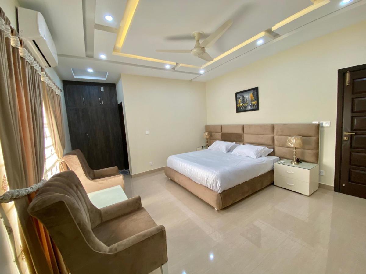 Continental Boutique House Bed & Breakfast Исламабад Екстериор снимка