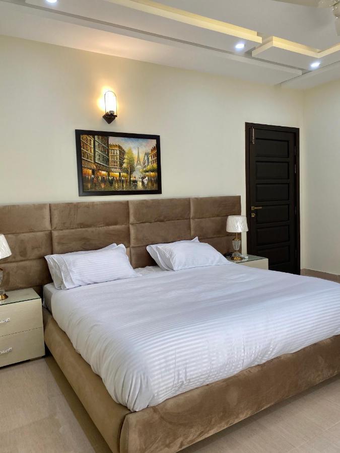 Continental Boutique House Bed & Breakfast Исламабад Екстериор снимка
