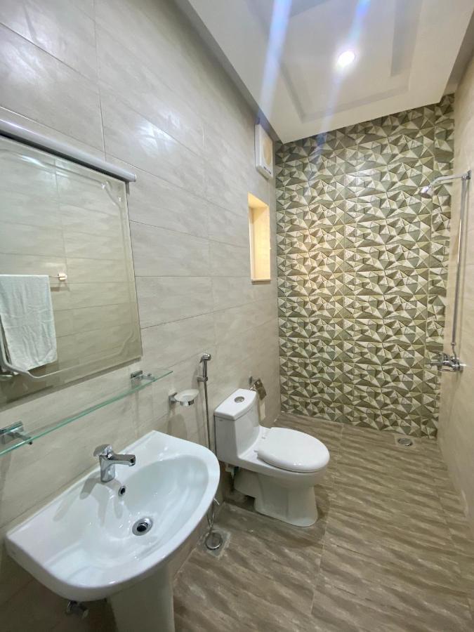 Continental Boutique House Bed & Breakfast Исламабад Екстериор снимка