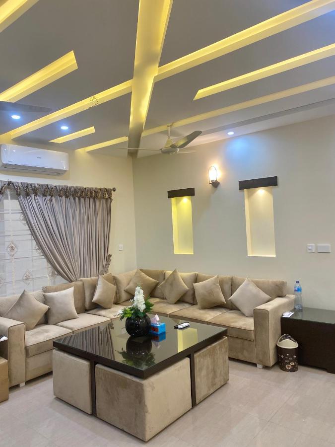 Continental Boutique House Bed & Breakfast Исламабад Екстериор снимка