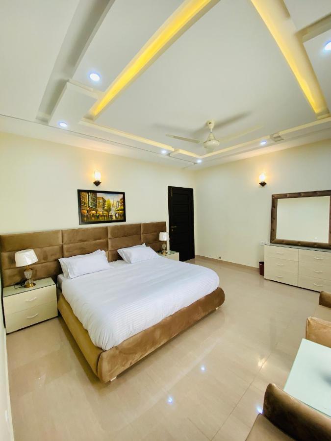 Continental Boutique House Bed & Breakfast Исламабад Екстериор снимка