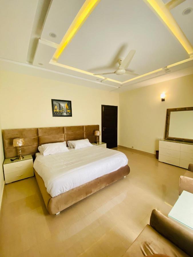 Continental Boutique House Bed & Breakfast Исламабад Екстериор снимка