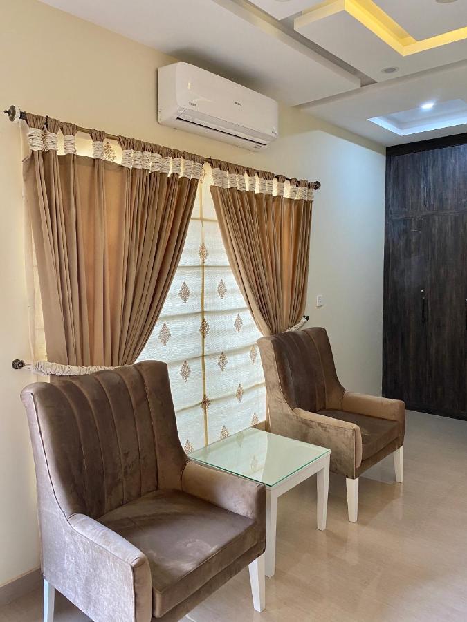 Continental Boutique House Bed & Breakfast Исламабад Екстериор снимка