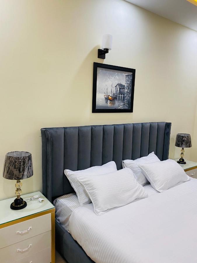 Continental Boutique House Bed & Breakfast Исламабад Екстериор снимка