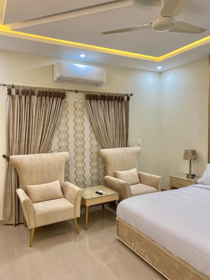 Continental Boutique House Bed & Breakfast Исламабад Екстериор снимка