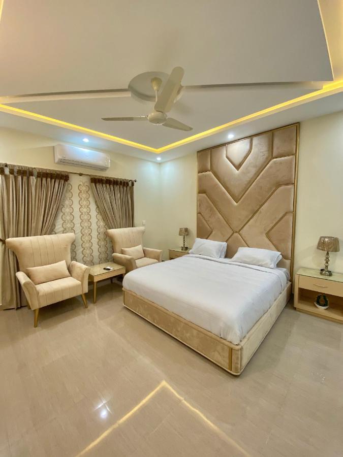 Continental Boutique House Bed & Breakfast Исламабад Екстериор снимка