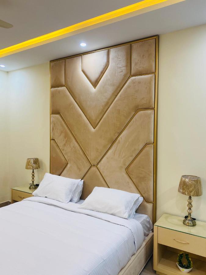 Continental Boutique House Bed & Breakfast Исламабад Екстериор снимка