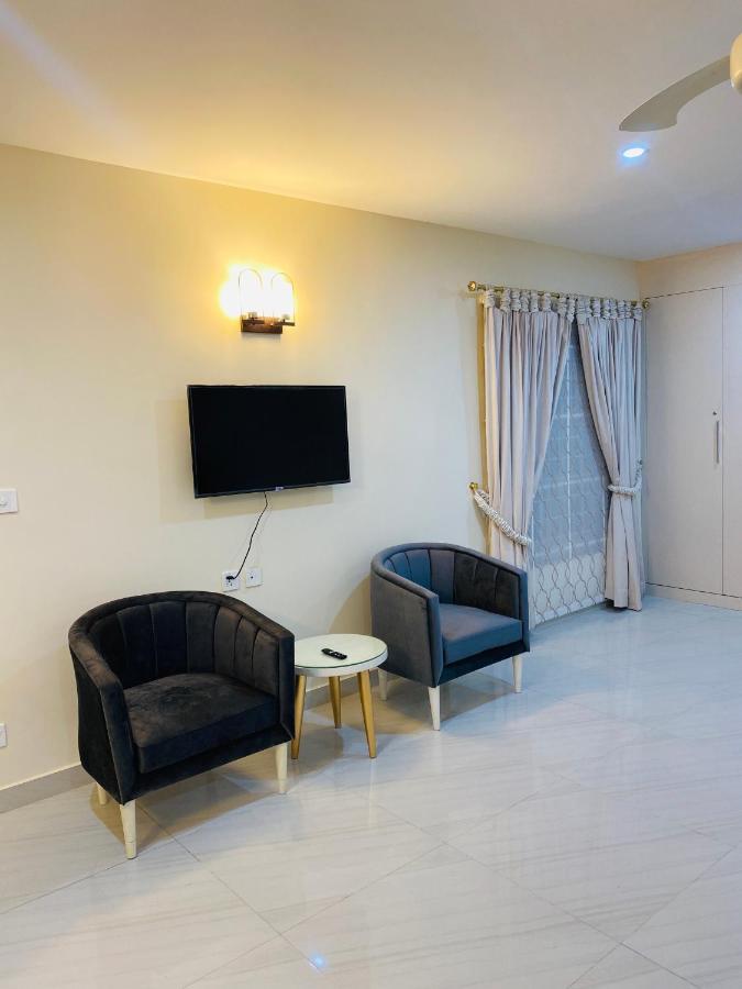 Continental Boutique House Bed & Breakfast Исламабад Екстериор снимка