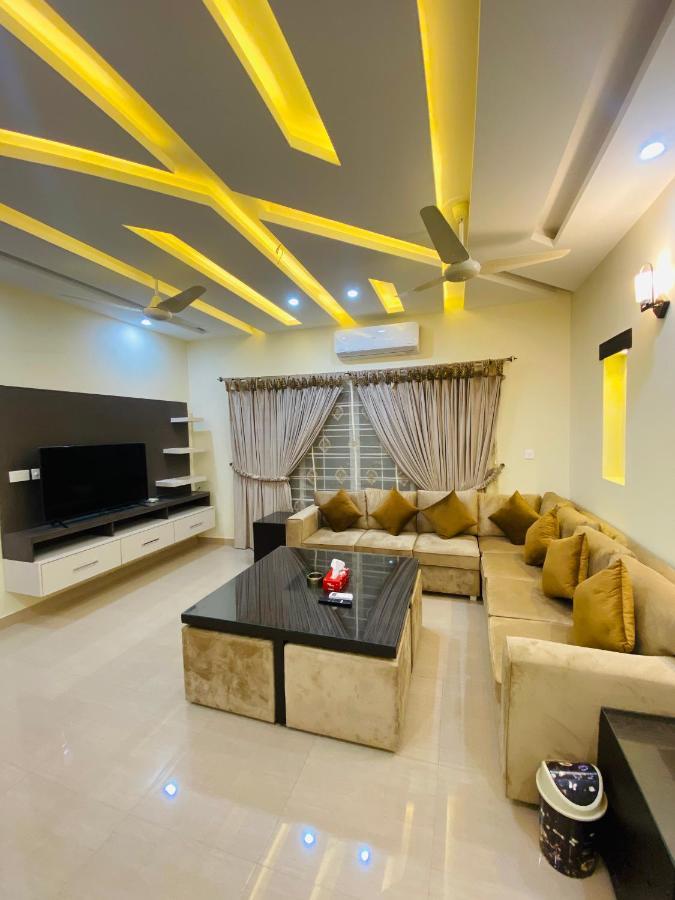 Continental Boutique House Bed & Breakfast Исламабад Екстериор снимка