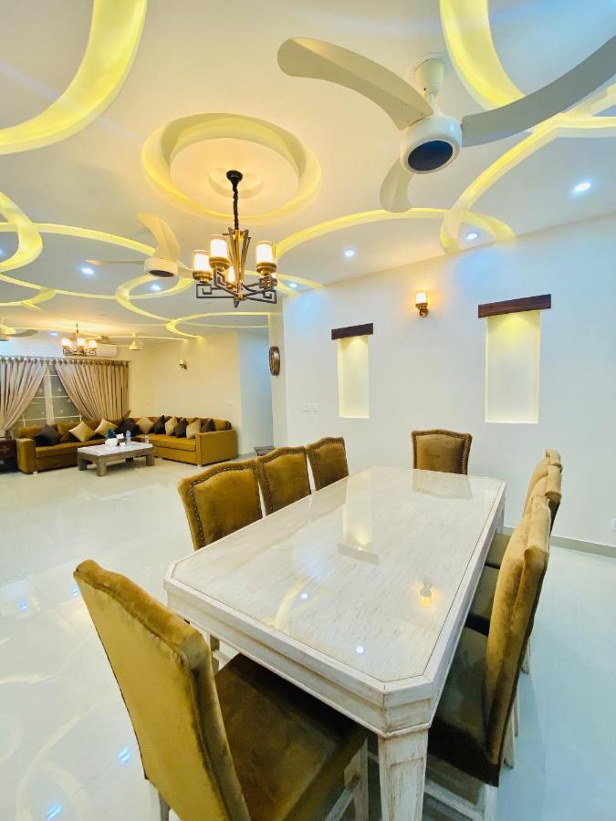 Continental Boutique House Bed & Breakfast Исламабад Екстериор снимка