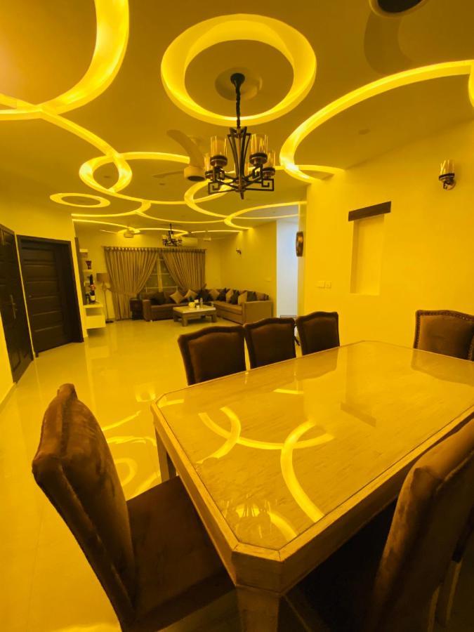 Continental Boutique House Bed & Breakfast Исламабад Екстериор снимка