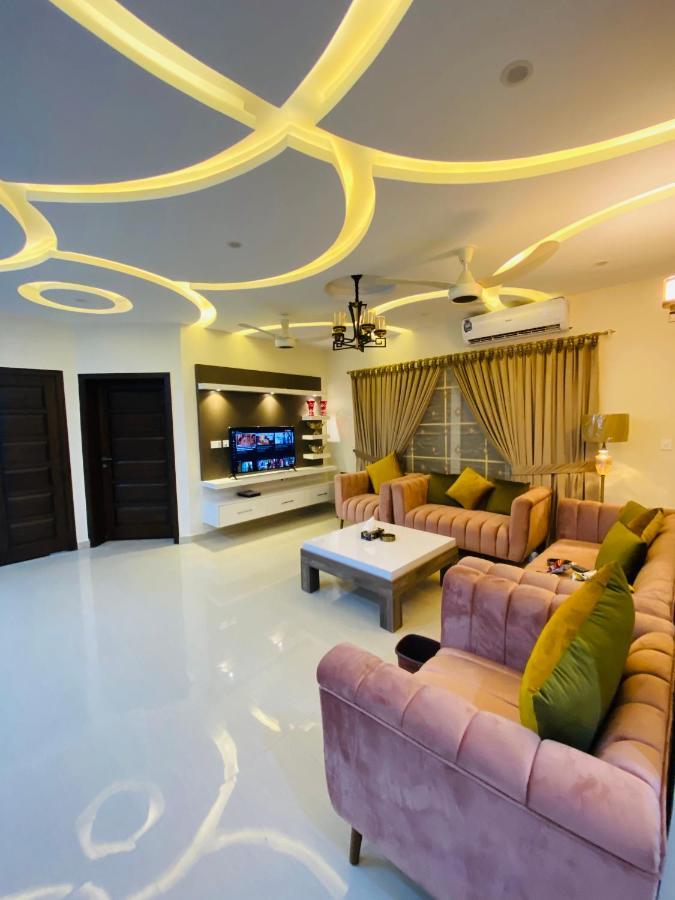 Continental Boutique House Bed & Breakfast Исламабад Екстериор снимка